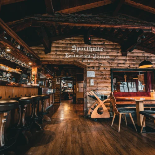 Sporthütte - Kastelruth - Restaurant & Pizza - Innen 01