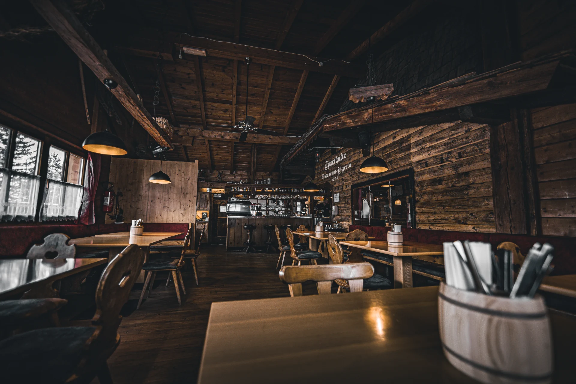 Sporthütte - Kastelruth - Restaurant & Pizza - Innen 02